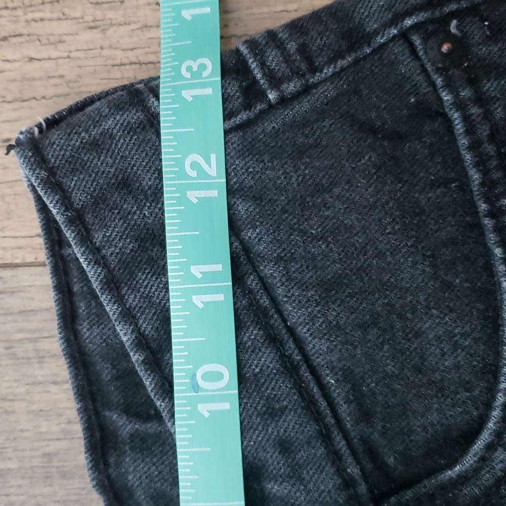 Levi's High Rise Shorty Short - Picture 4 of 7